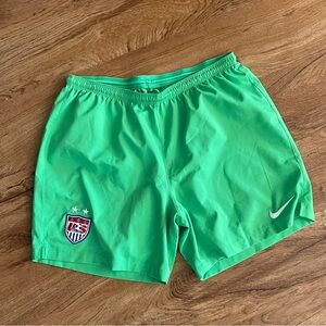 Nike USA Soccer Shorts in Green. Size women's Large
